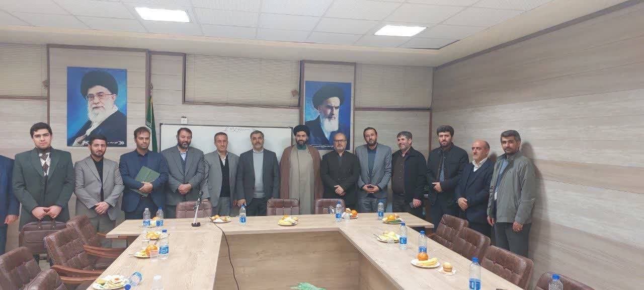 جلسه دکتر داود گودرزی با اعضای شورای مرکزی قرارگاه مبارزه با مفاسد اقتصادی استان آذربایجان غربی