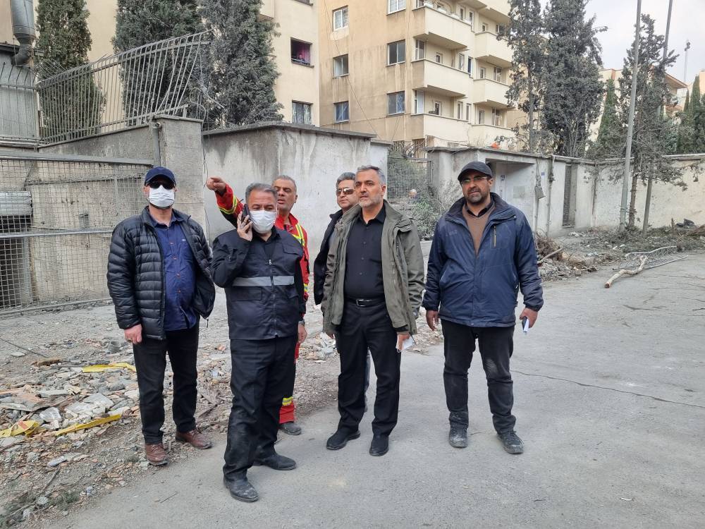 بازدید دکتر گودرزی از نحوه خدمت رسانی به منازل مسکونی آسیب دیده منطقه ۲ در جنگ رمضان