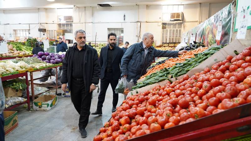 بازدید داود گودرزی، معاون خدمات شهری و محیط زیست شهرداری تهران از روند خدمات رسانی در بازار میوه و تره بار قصر